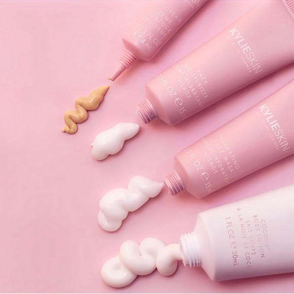 Kylie Skin Hydrate + Glow Mini Set - Picture 2 of 2